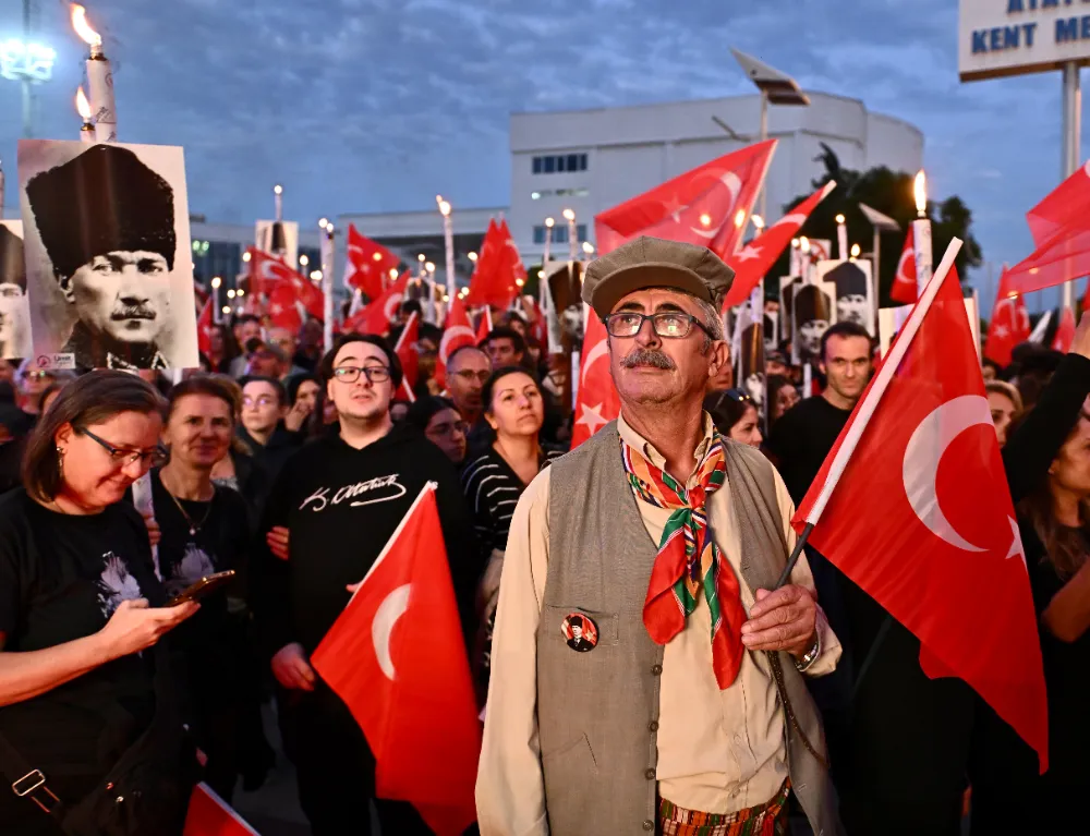 Muratpaşa’da binler Ata’ya Saygı Yürüyüşü’nde buluştu