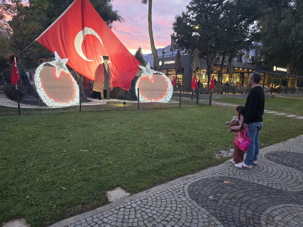 Kemer Belediyesinden Atatürk