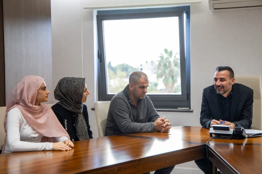 LGS VE YKS’DE BAŞARI ELDE EDEN ÖĞRENCİLERDEN BAŞKAN VEKİLİ ÇİÇEK’E ZİYARET