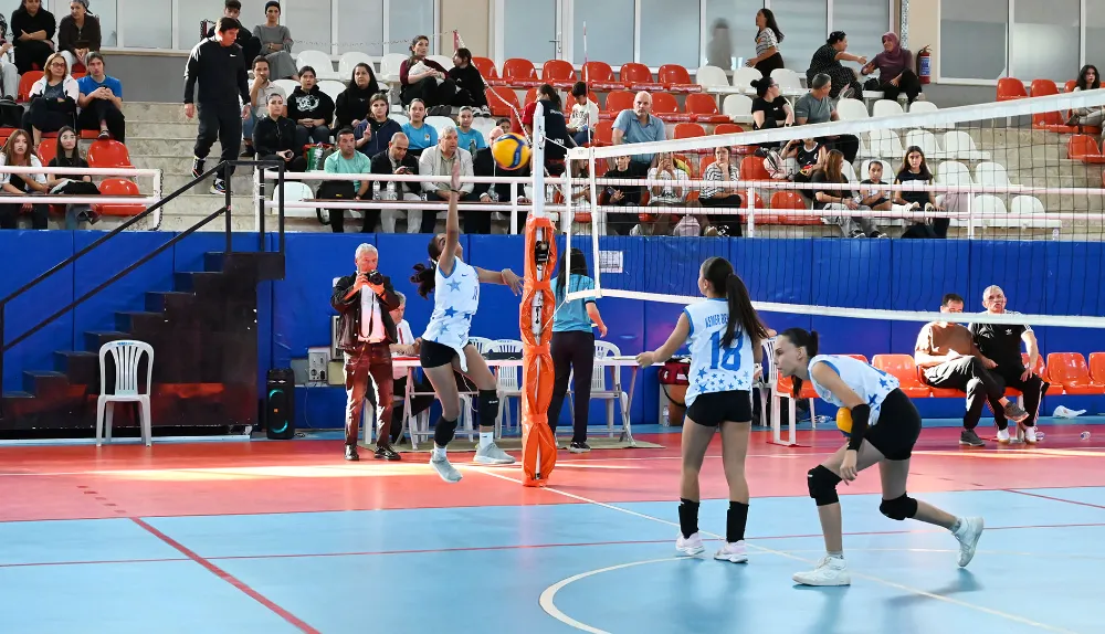 Kemer Belediye voleybolcuları büyük alkış topladı