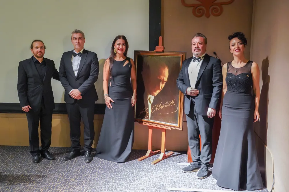 ‘ATATÜRK’Ü ANMA KONSERİ’ İLE DUYGULANDIRDI