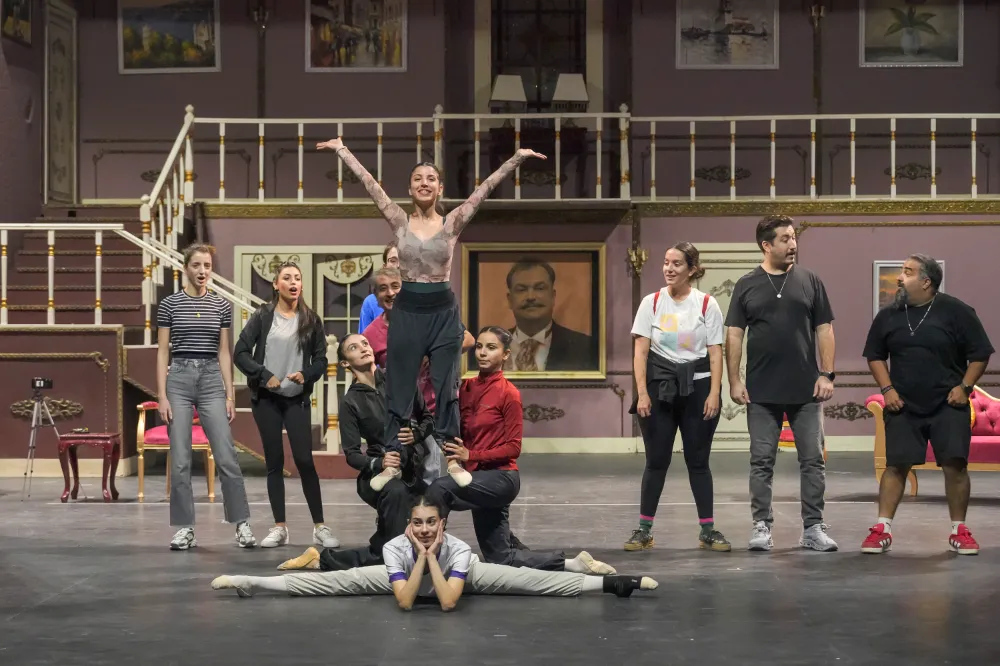 ‘DİNO ORMANI’ SAHNEYE ÇIKIYOR!