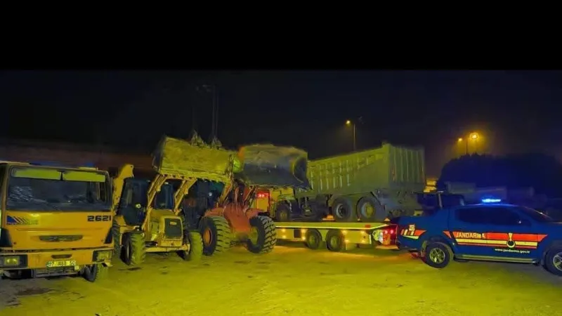 Antalya’da kum hırsızlarına gece operasyonu: 1 tutuklama, 8 araca el konuldu