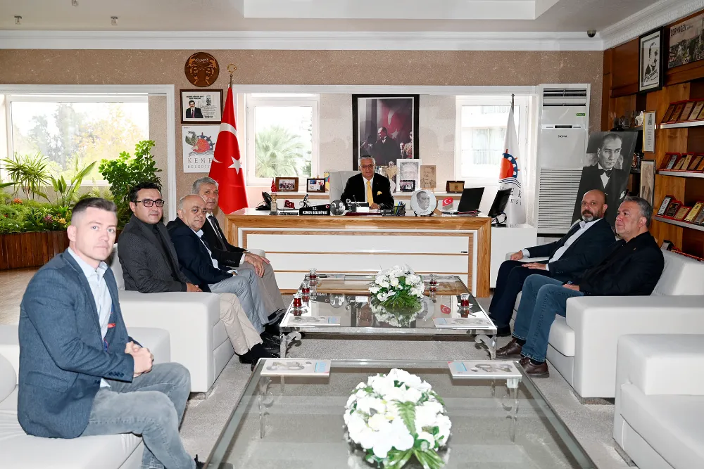 DİSK Antalya Şubesi’nden Başkan Topaloğlu’na Öğretmenler Günü kutlaması