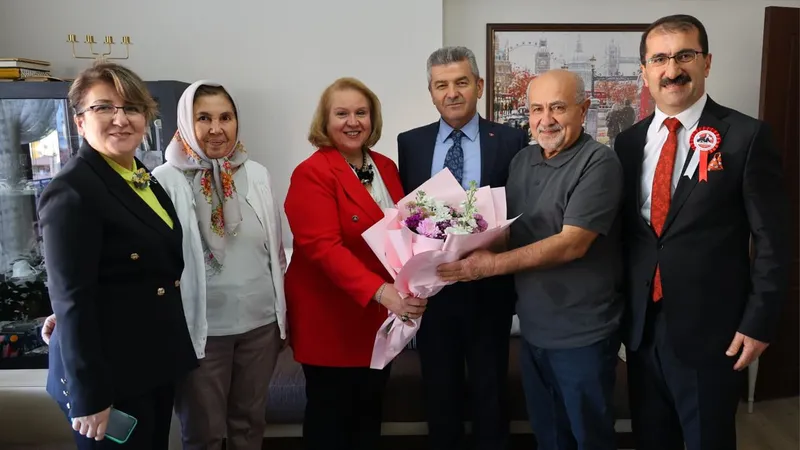 Artvin Valisi Ergün, emekli öğretmeni evinde ziyaret etti