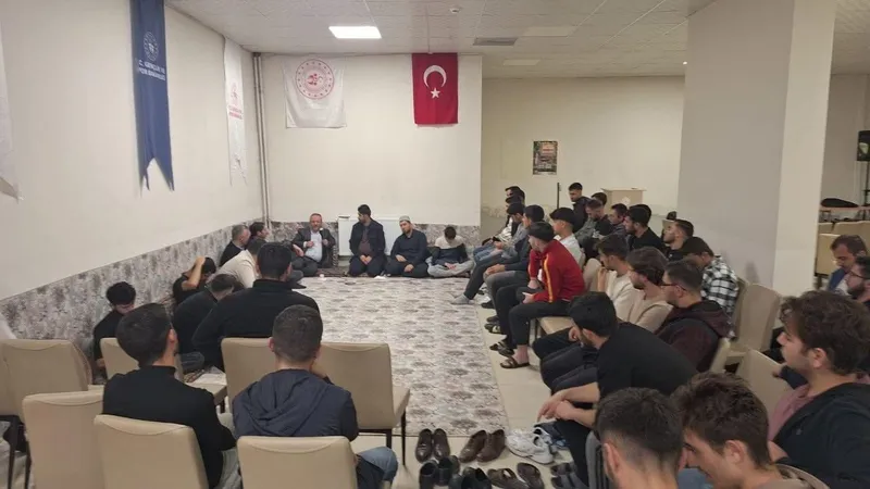 Müftü Yıldız, gençlerle 