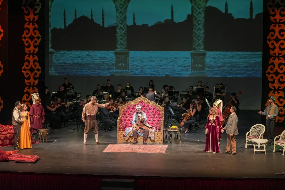 MOZART’IN SARAYDAN KIZ KAÇIRMA OPERASININ ANTALYA SAHNESİNDE YANKILANDI!