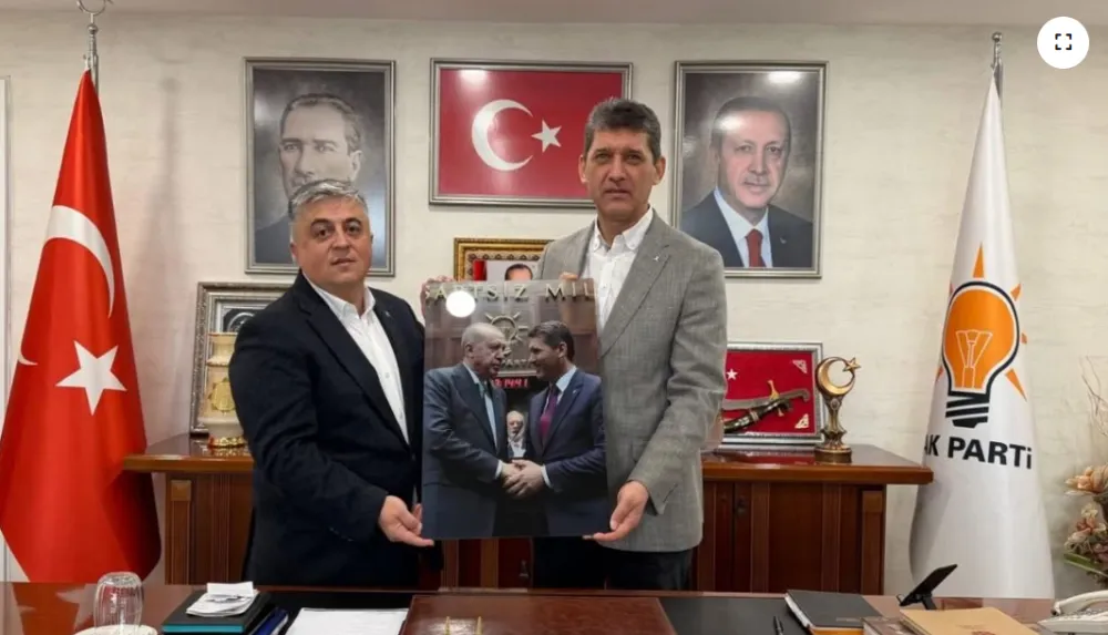 AK Parti Antalya il başkanı Ali Çetin’e anlamlı hediye