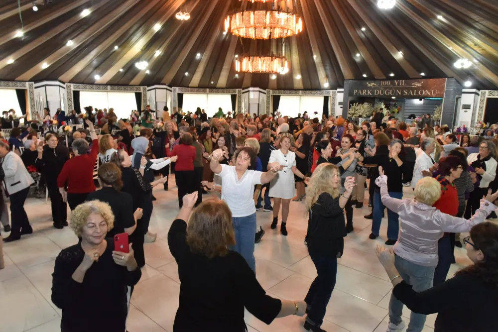 Kepez’den Tazelenme Üniversitesi öğrencilerine kadınlar matinesi 