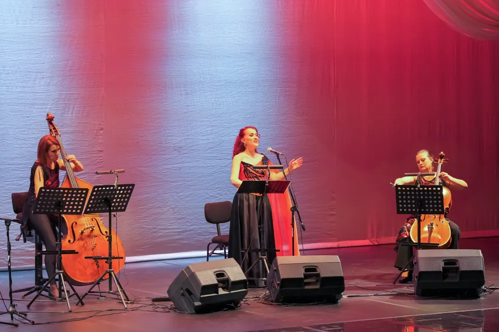 ANTALYA’DA TUTKUNUN DANSI: 