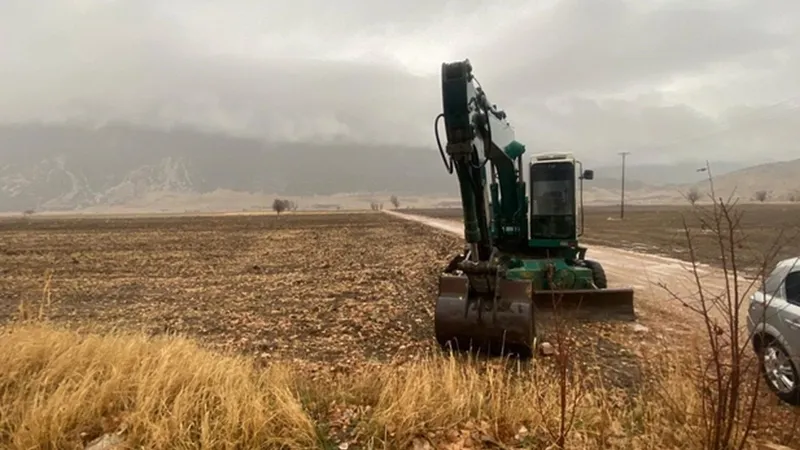 DSİ kepçesiyle ‘define arama’ iddiası Burdur’u karıştırdı