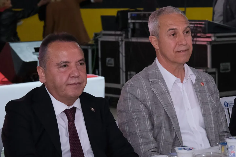 ÖZÇELİK ÜZÜNTÜLERİNİ İLETTİ