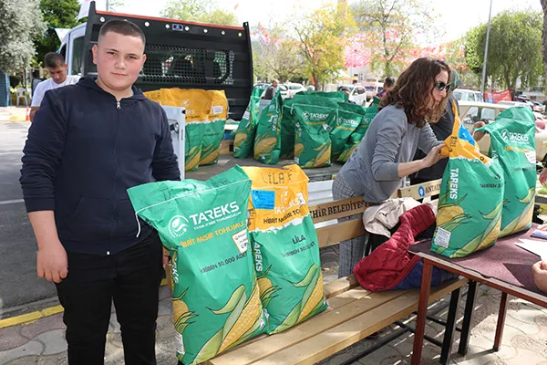 Büyükşehir Belediyesi’nden silajlık mısır tohumu desteği