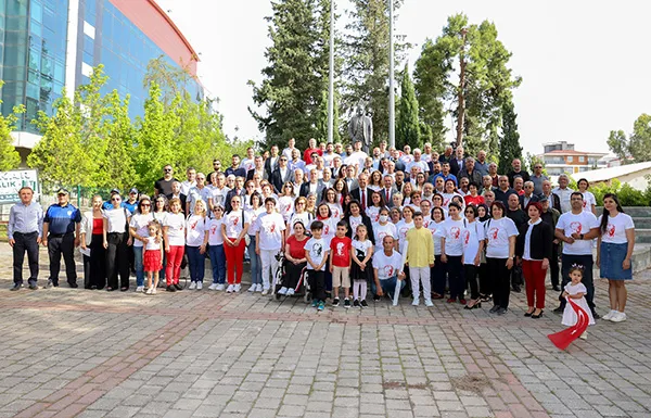 Menderes Dal koltuğunu çocuk başkana devretti