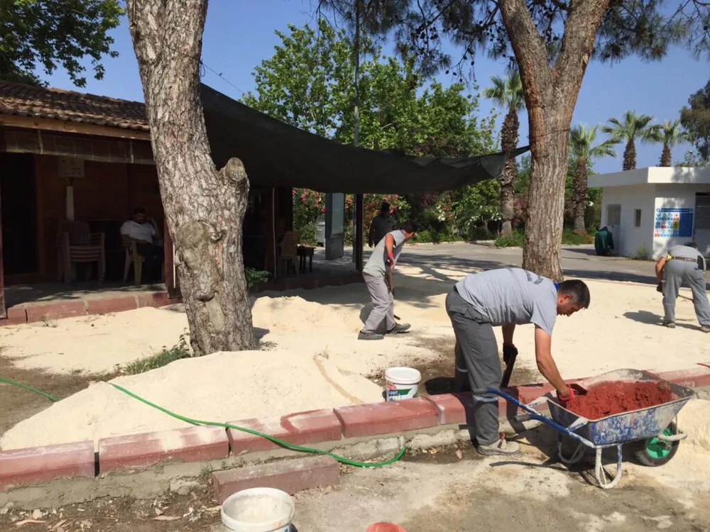 Kemer’de yol ve kaldırım çalışmaları