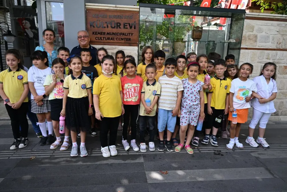 Öğrenciler Kemer Belediyesi Kültür Evi’ni gezdi