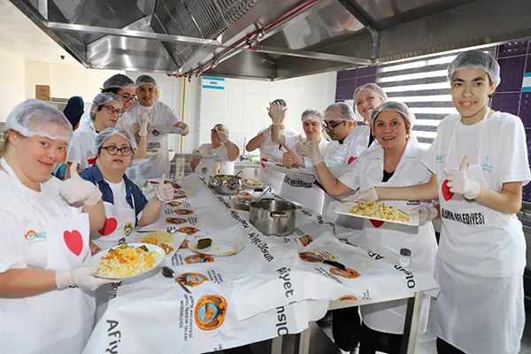 ÖZEL AŞÇILAR MUTFAĞA GİRDİ