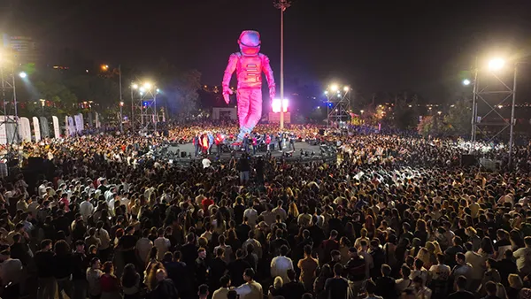 Burak Yeter Performansıyla Antalyalıları Büyüledi