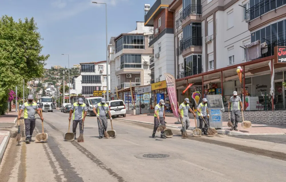 Kepez’den mahallelere bahar temizliği
