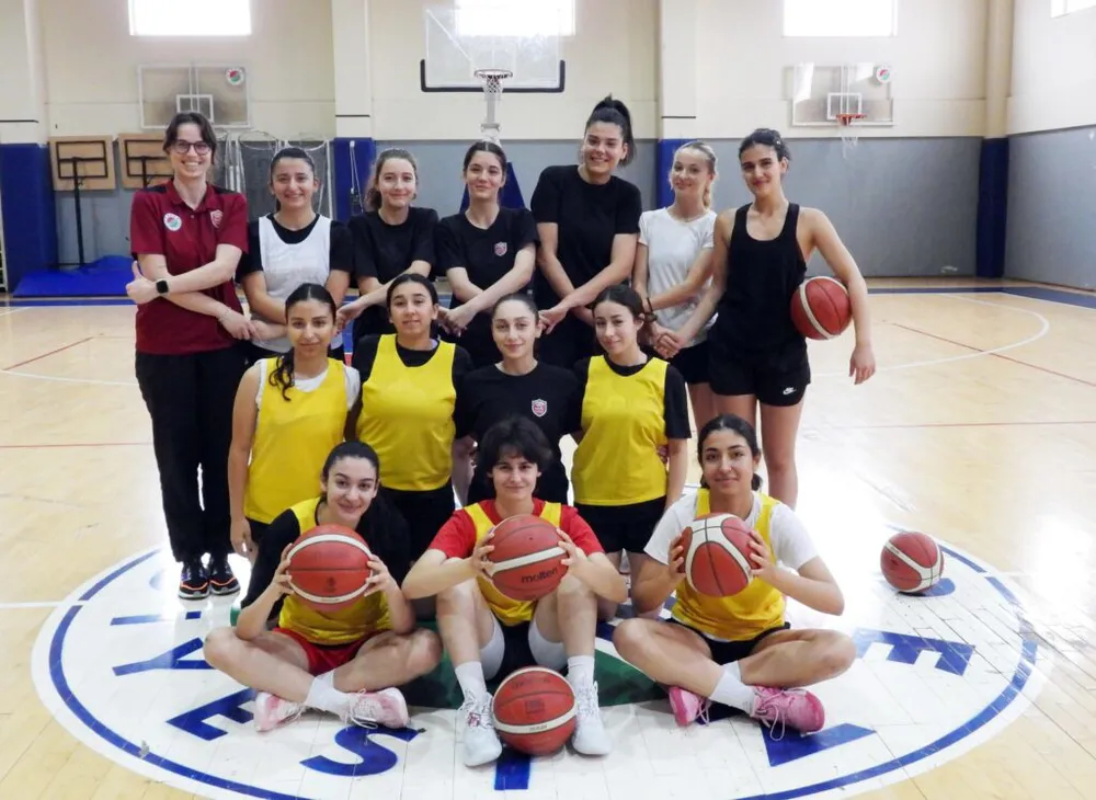 Kepez’in kızları şampiyonlarla oynayacak