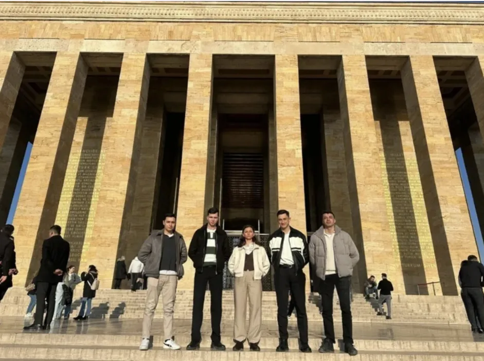 Kılıçlı yemin nedeniyle ihraç edilmişlerdi: 5 teğmen Anıtkabir’i ziyaret etti